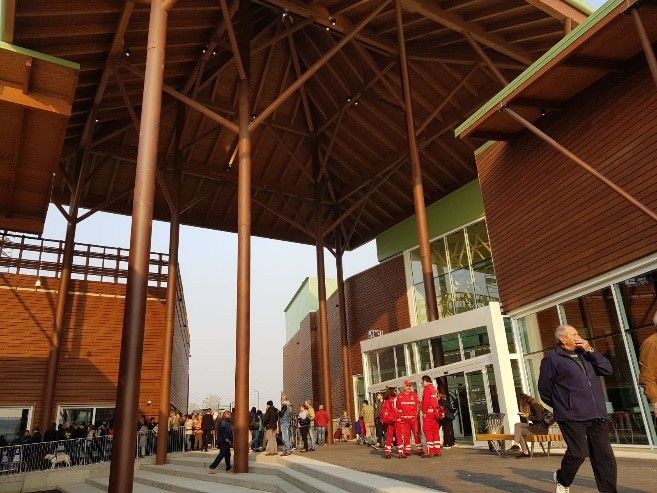 Supermercato realizzato in legno
