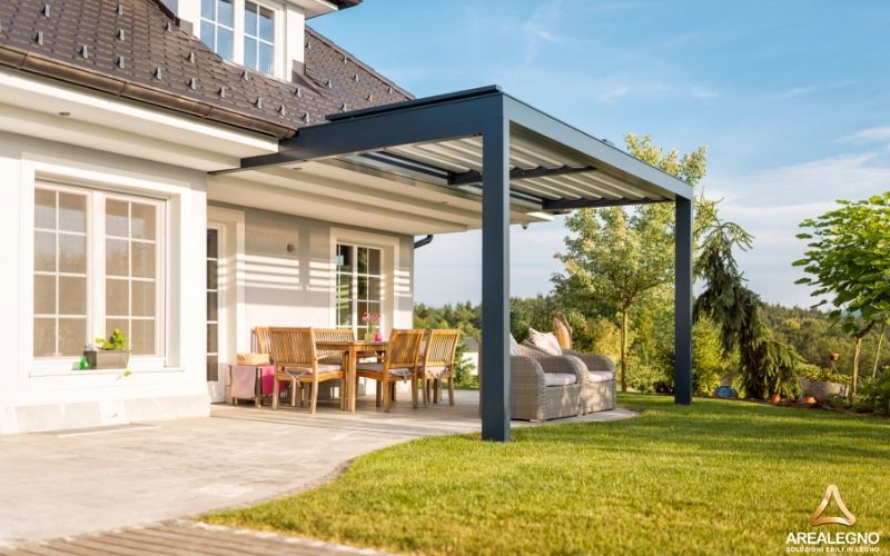 La manutenzione delle pareti esterne della casa è un'operazione importantissima da far effettuare a ditte specializzate. Questo permetterà di allungare la vita della vostra casa.